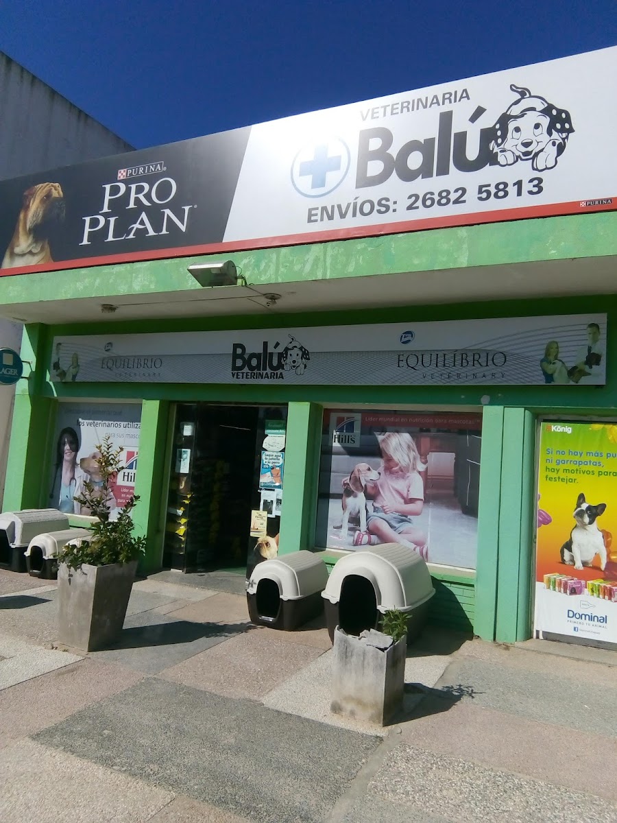 Local de Veterinaria Balú en Av. Giannattasio esq. Becú, Lagomar